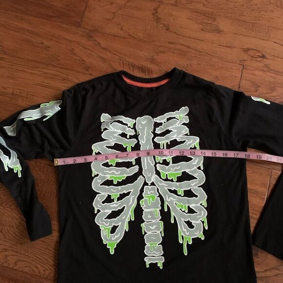 Set of 2 Halloween Glow In The Dark T Shirts - Picture 10 of 12